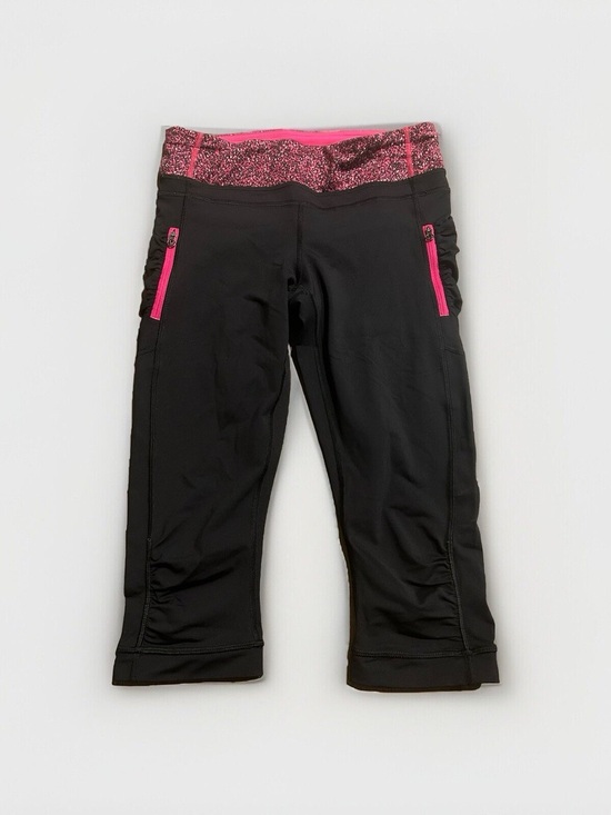 lululemon athletica Pants - Lululemon cropped capri leggings - black and pink size 8